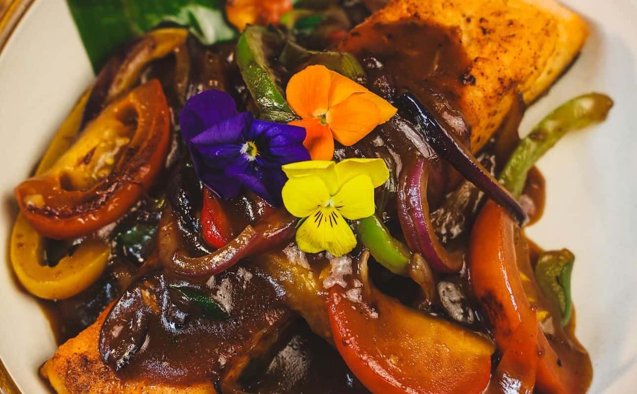 Jerk and Sizzle at Bank De Léon