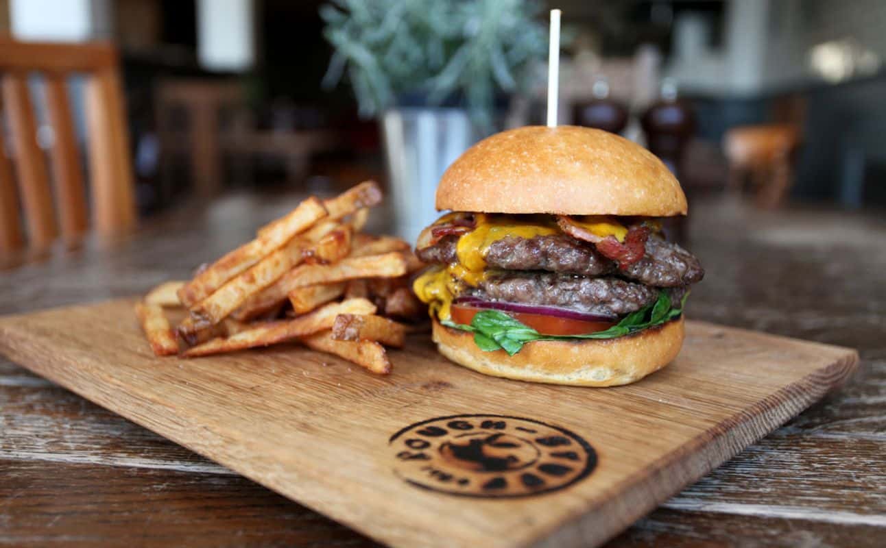 Enjoy British and Breakfast cuisine at Side Step Bar & 22 South in Twickenham, London