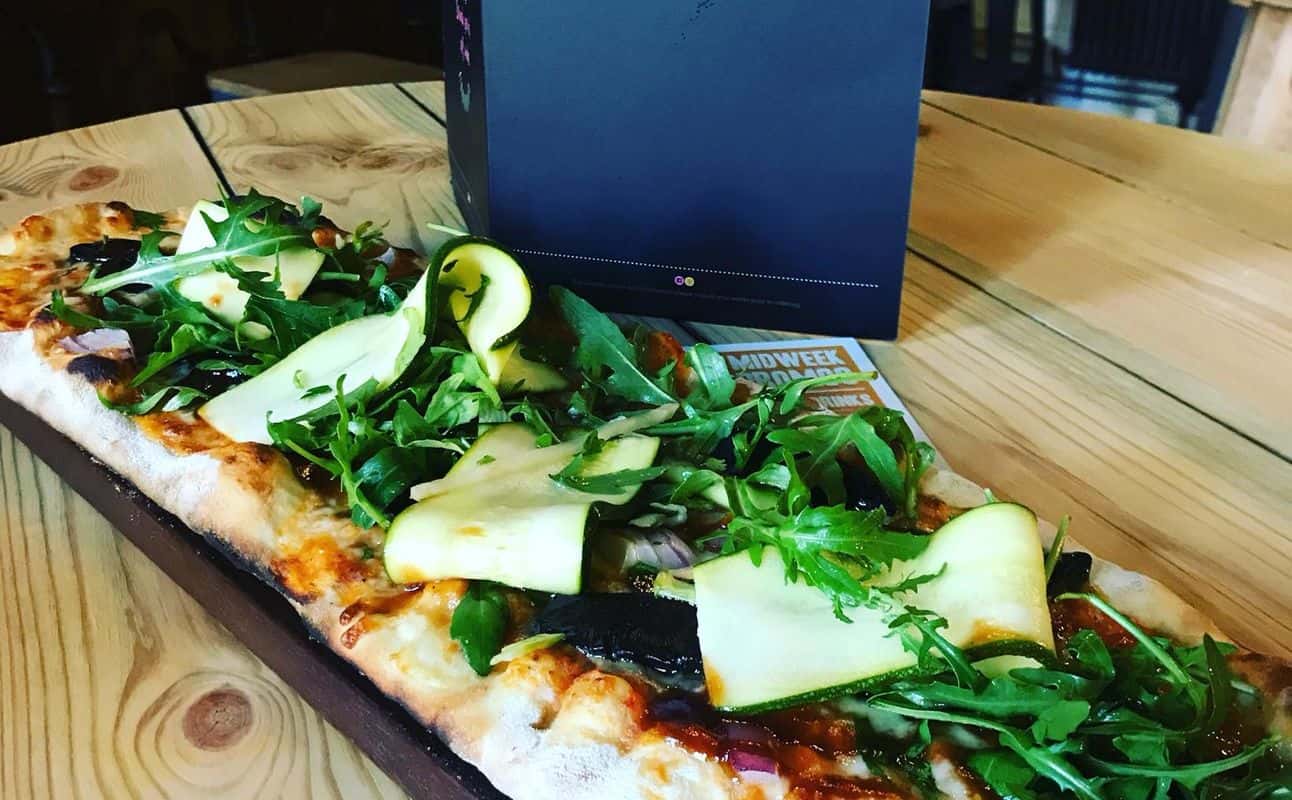 Enjoy Burgers and Pizza cuisine at Franco's in West End, Glasgow