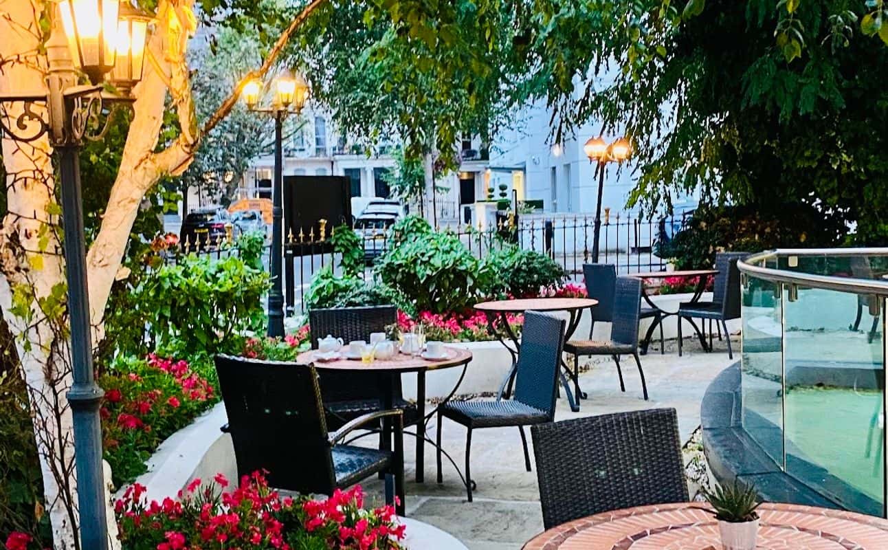 Jananeh Restaurant & Bar
