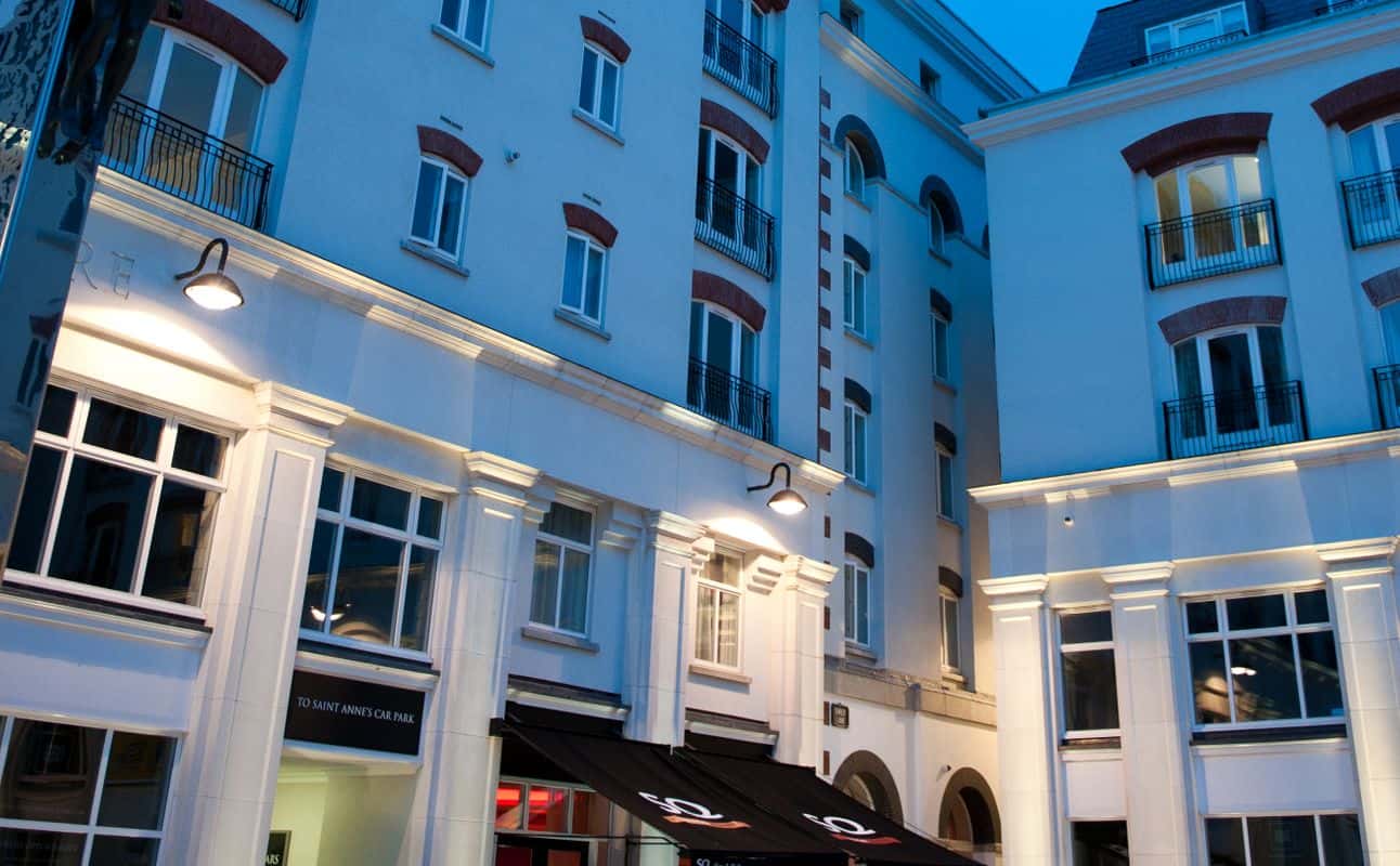 Enjoy Burgers, Pizza and Grill & barbeque cuisine at SQ Bar & Grill in Talbot Square, Belfast