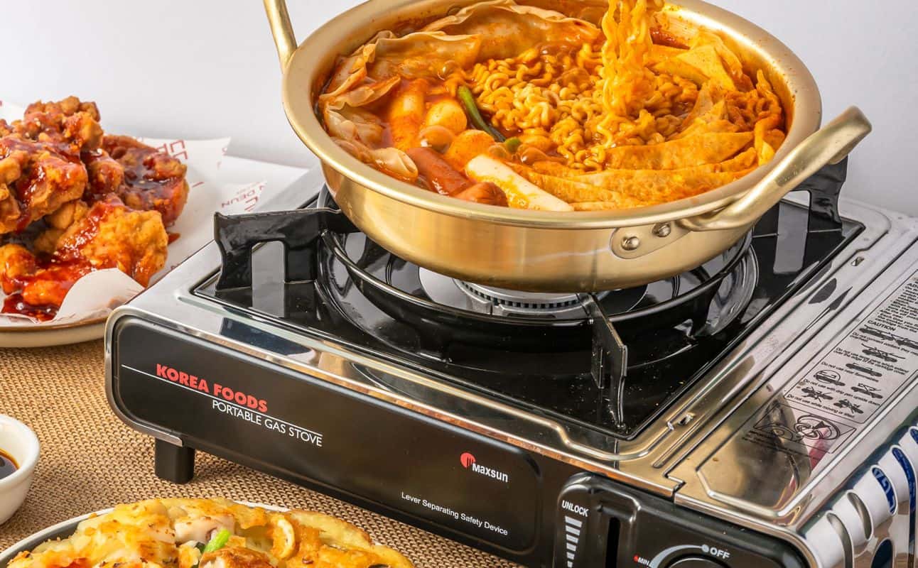 Enjoy Korean, Cafe, Vegetarian options, Vegan options, Restaurant, Wheelchair accessible, $$$ and Groups cuisine at Deun Deun in Canary Wharf, London