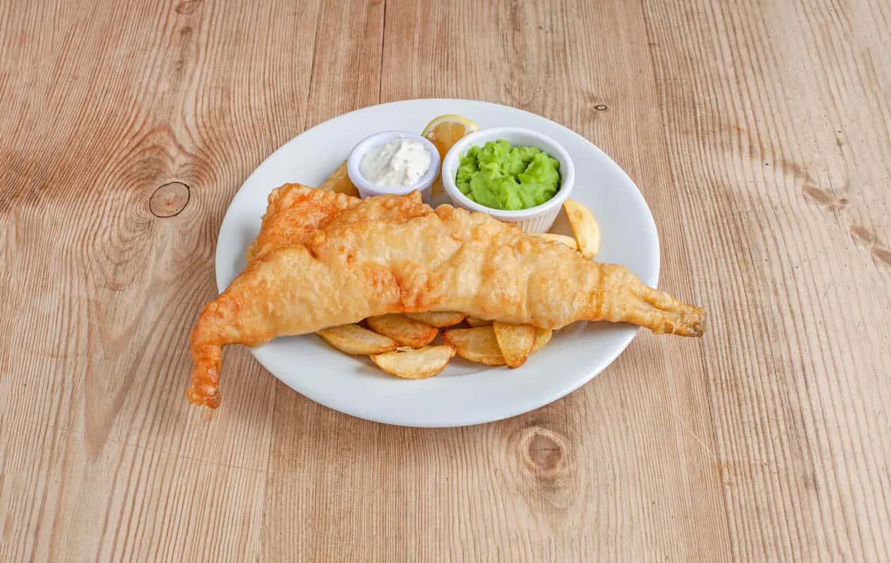 Enjoy British, Gluten Free options, Bars & pubs, Gastropub, Free wifi, Highchairs available, Indoor & outdoor seating, Table service, Wheelchair accessible, Street parking, $$ and Groups cuisine at The Beehive in Enfield, London