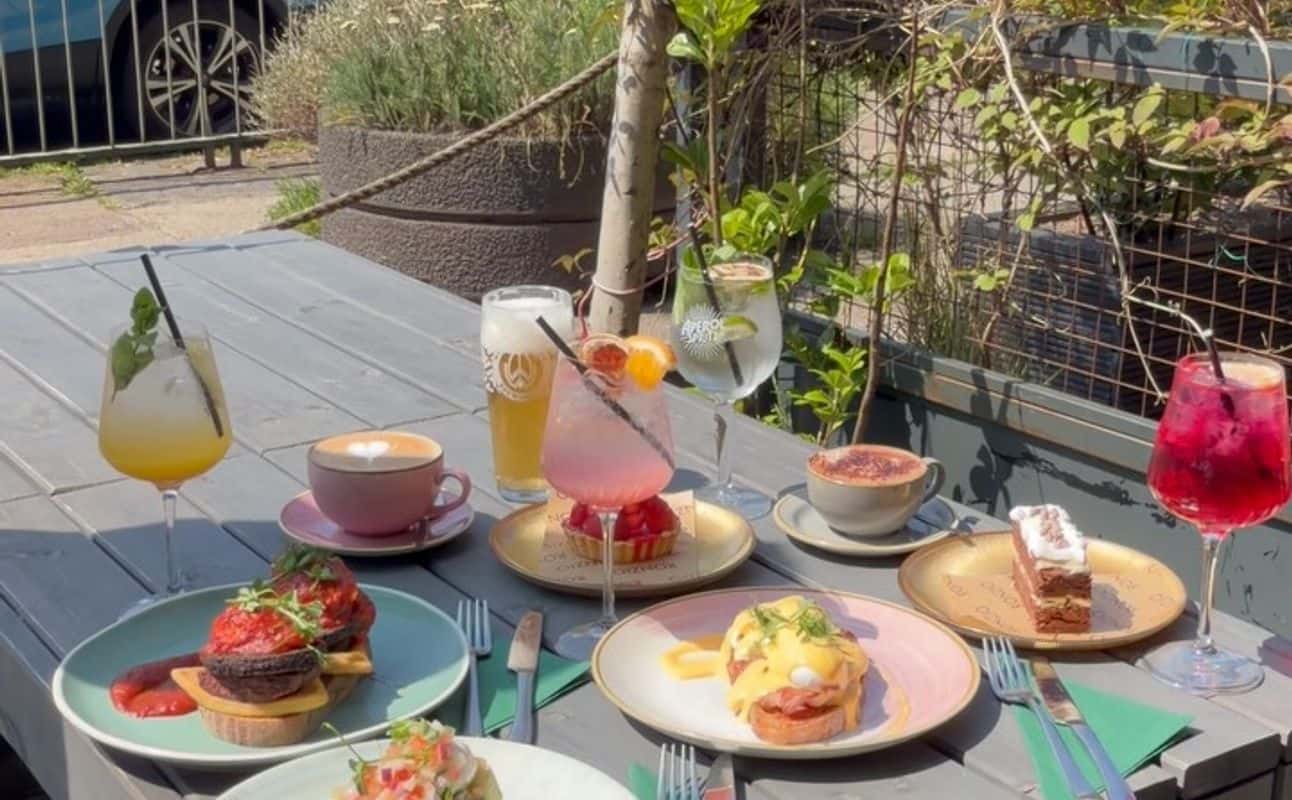 Enjoy Italian, Gluten Free options, Vegan options, Vegetarian options, Restaurant, Indoor & outdoor seating, Beer garden, $$$ and Craft beer cuisine at Ronzio Broomhill in Broomhill, Glasgow