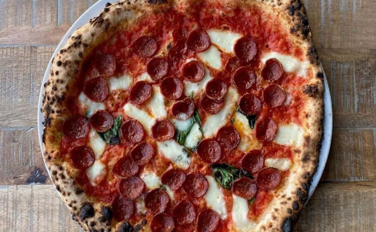Enjoy Italian, Pizza, Vegetarian options, Restaurant, Street parking, $$, Families and Groups cuisine at Cuore Di Napoli in Barnet, London