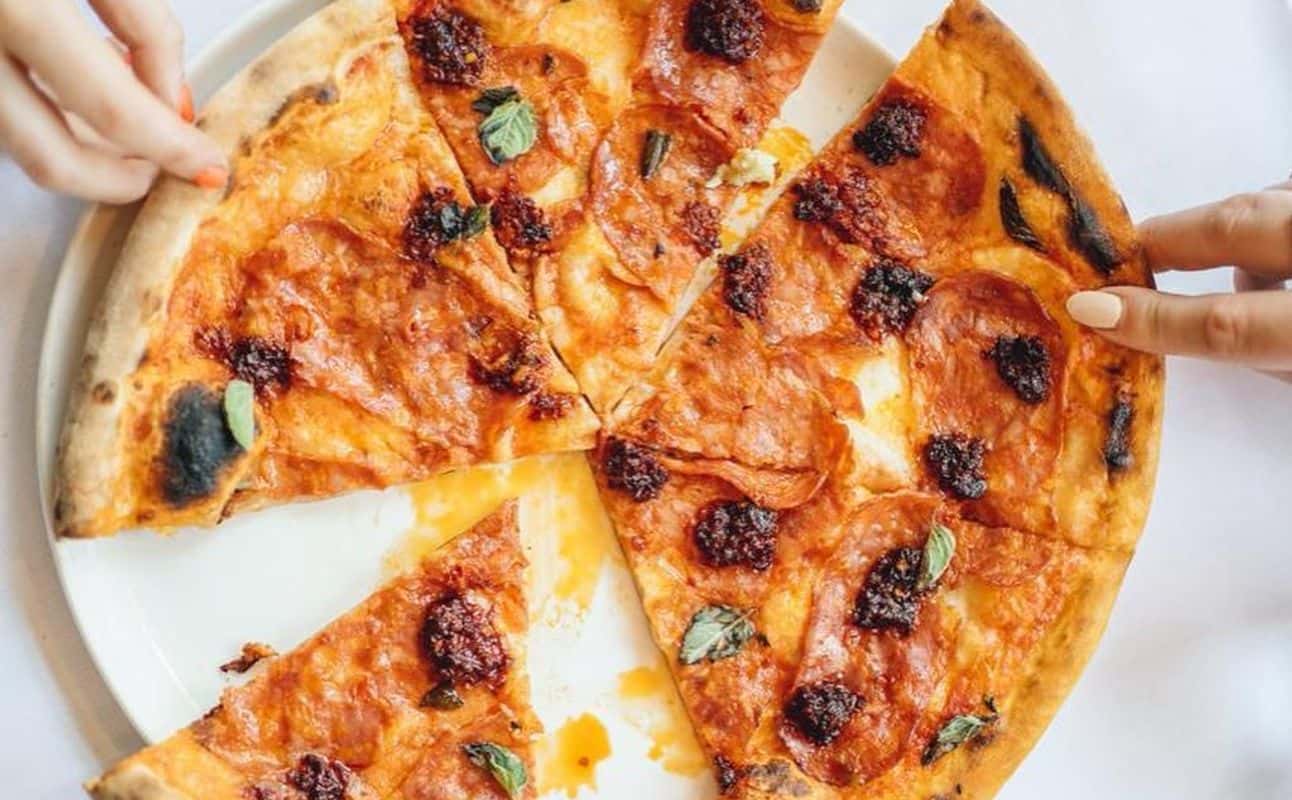 Enjoy Pizza cuisine at The Chelsea Lodge in Chelsea, London