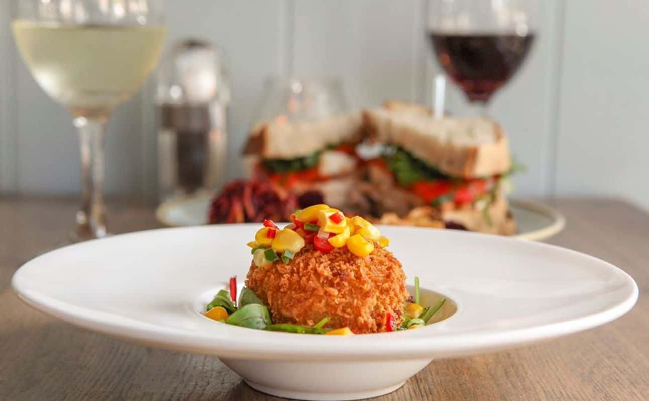 Enjoy Pizza cuisine at Ollie's in Lanarkshire, Glasgow