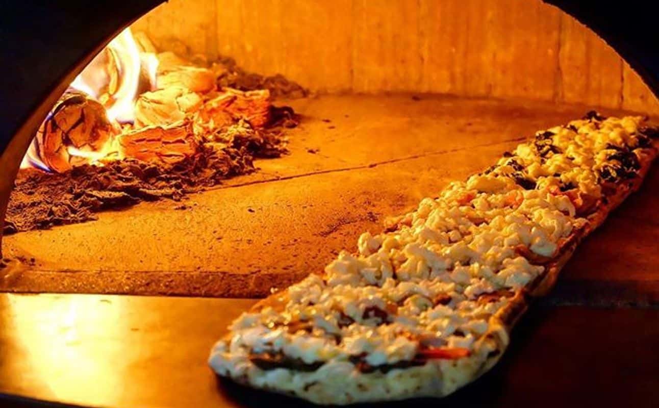 Enjoy Italian and Pizza cuisine at LENA'S in Battersea, London