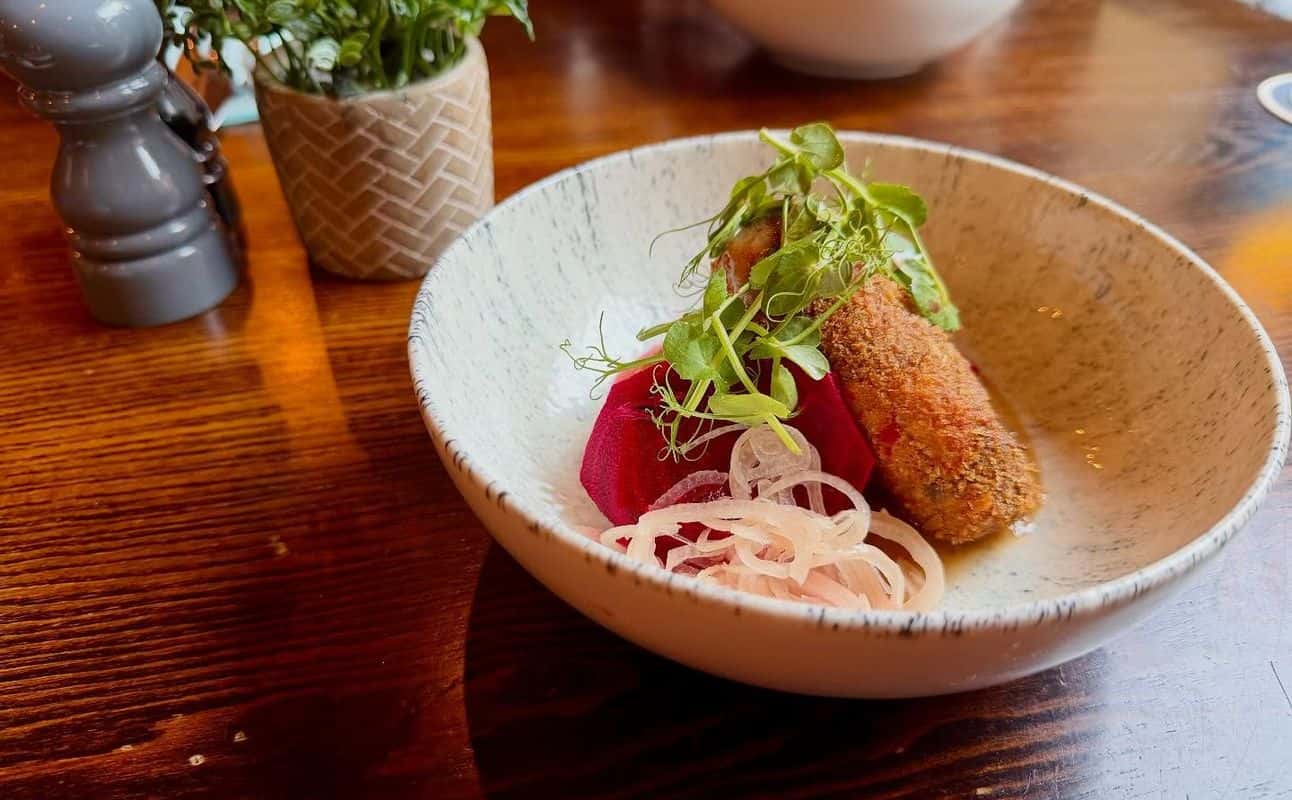 Enjoy British, Vegetarian options, Vegan options, Gluten Free options, Bars & pubs, Free wifi, Highchairs available, Table service, Wheelchair accessible, $$ and Groups cuisine at The Oxnoble in Manchester City Centre, Manchester