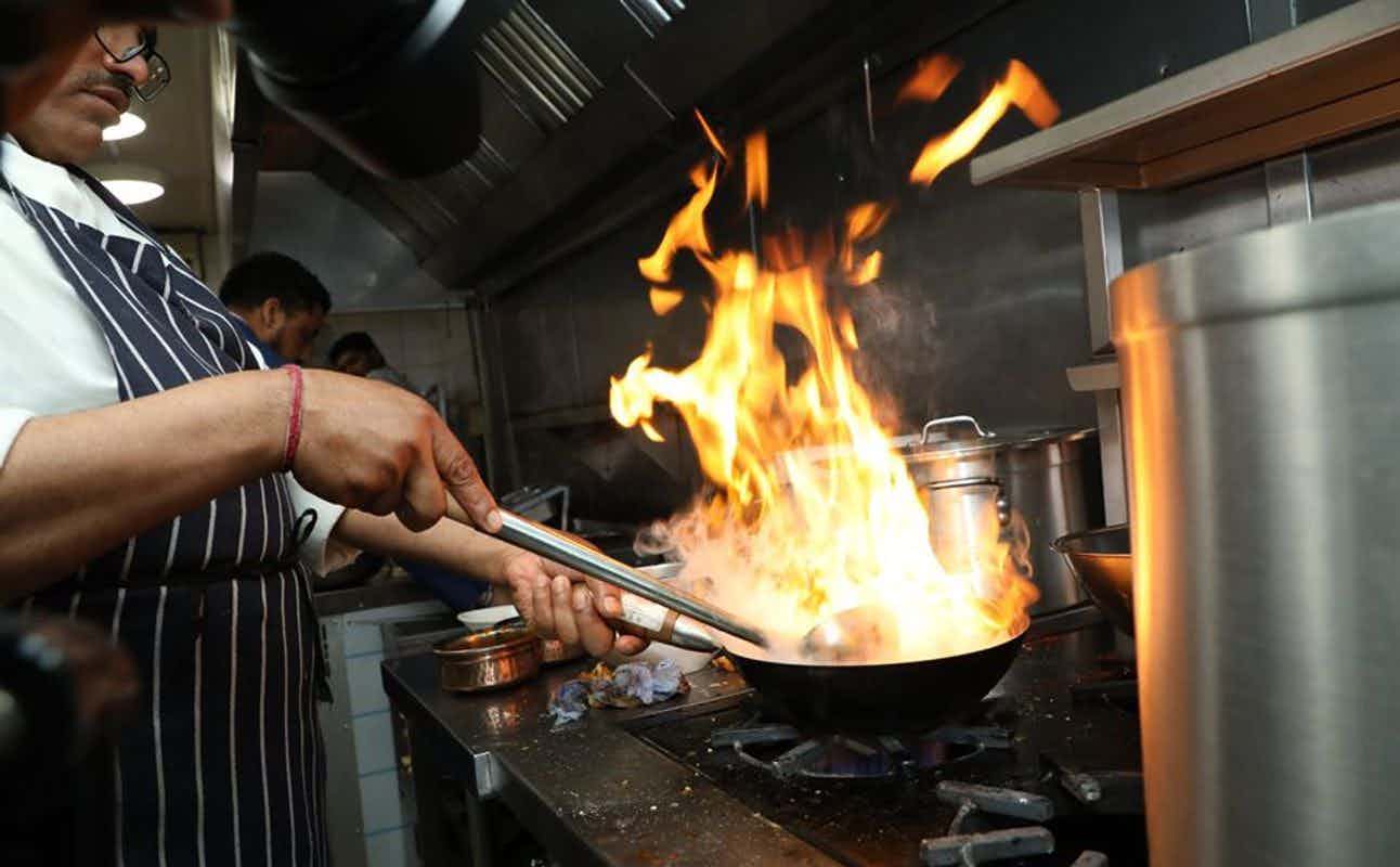 Enjoy Indian and Indo-Chinese cuisine at takaa tak in Oldbury, Birmingham