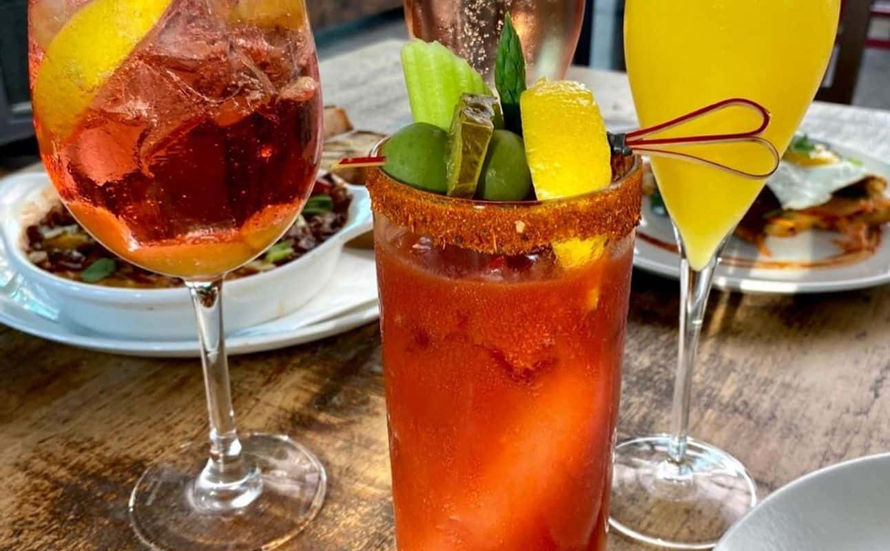 Enjoy British, Pizza and Brunch cuisine at The Phoenix in White City, London