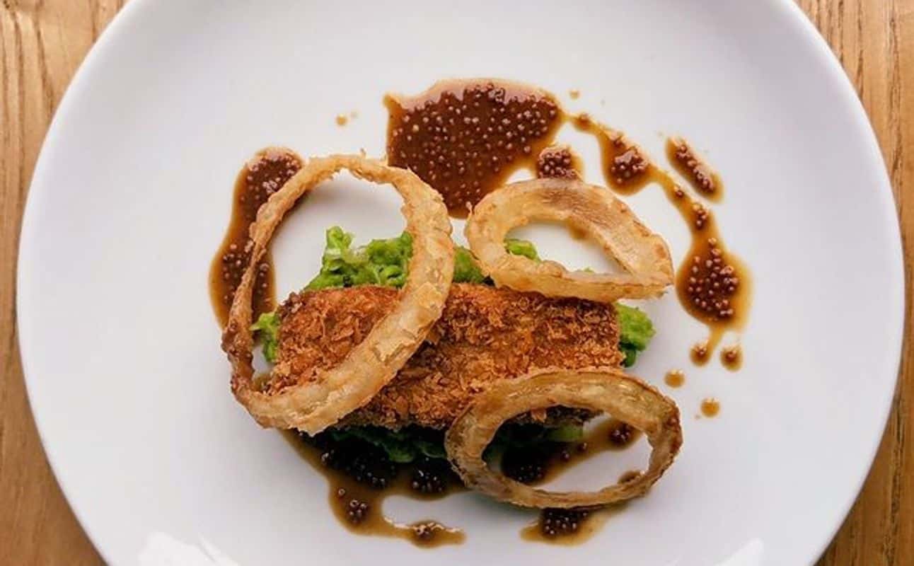 Enjoy British cuisine at Hood Streatham in Streatham Hill, London