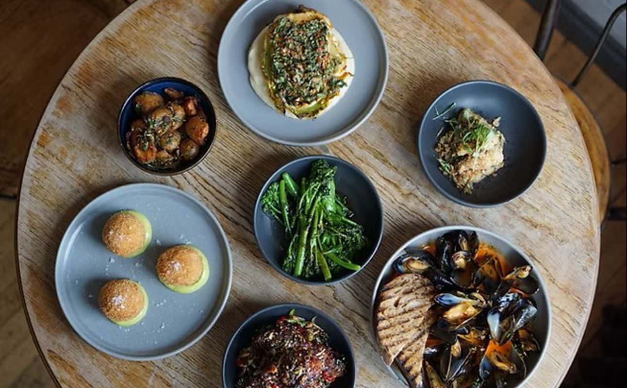 Enjoy Pizza, Casual dining, Pub Food, Gluten Free options, Vegan options, Vegetarian options, Bars & pubs, Dog friendly, Child friendly, Beer garden, Wheelchair accessible, Indoor & outdoor seating, Highchairs available, Free wifi, $$, Groups, Live music, Craft beer, Families, Hidden gems, Bar scene, Date night, Business meetings and Wine bar cuisine at The Greenbank in Easton, Bristol