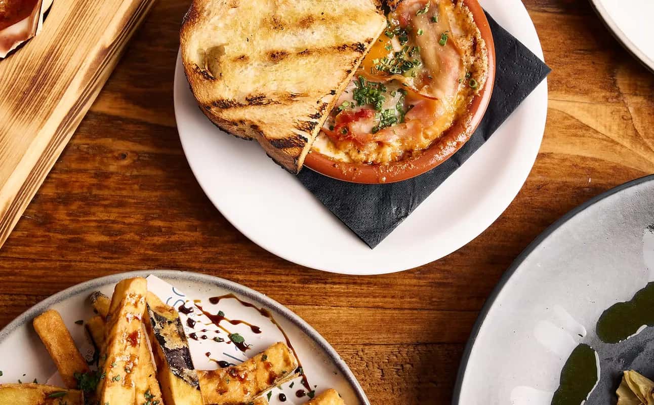 Enjoy Mediterranean, Spanish, Seafood, Vegetarian options, Vegan options, Gluten Free options, Restaurant, Highchairs available, Indoor & outdoor seating, Table service, Waterfront, $$, Families, Groups and Views cuisine at Escala in Clevedon, Bristol