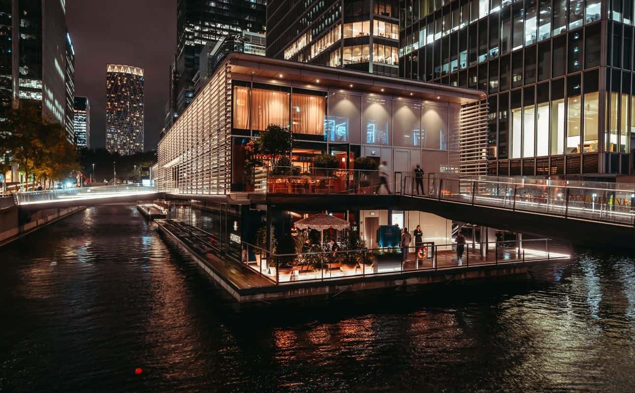 Enjoy Greek, Seafood, Vegan options, Vegetarian options, Restaurant, Cocktail bar, Indoor & outdoor seating, $$$, Groups, Live music and Special occasion cuisine at Hovarda Canary Wharf in Canary Wharf, London