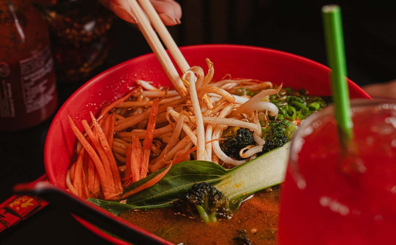 Enjoy Thai, Asian, Vegetarian options, Vegan options, Restaurant, Table service, $$, Kids, Families and Groups cuisine at Noodle 'n' Rice in South Bridge, Edinburgh