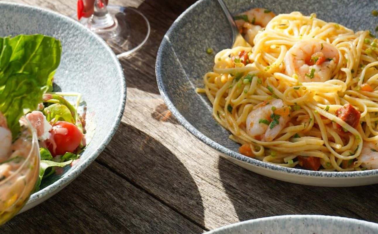 Enjoy British, Pub Food, Small plates, Vegetarian options, Gluten Free options, Vegan options, Bars & pubs, Restaurant, Free wifi, Highchairs available, Indoor & outdoor seating, Wheelchair accessible, $$, Groups and Families cuisine at Knowles of Norwood in West Norwood, London
