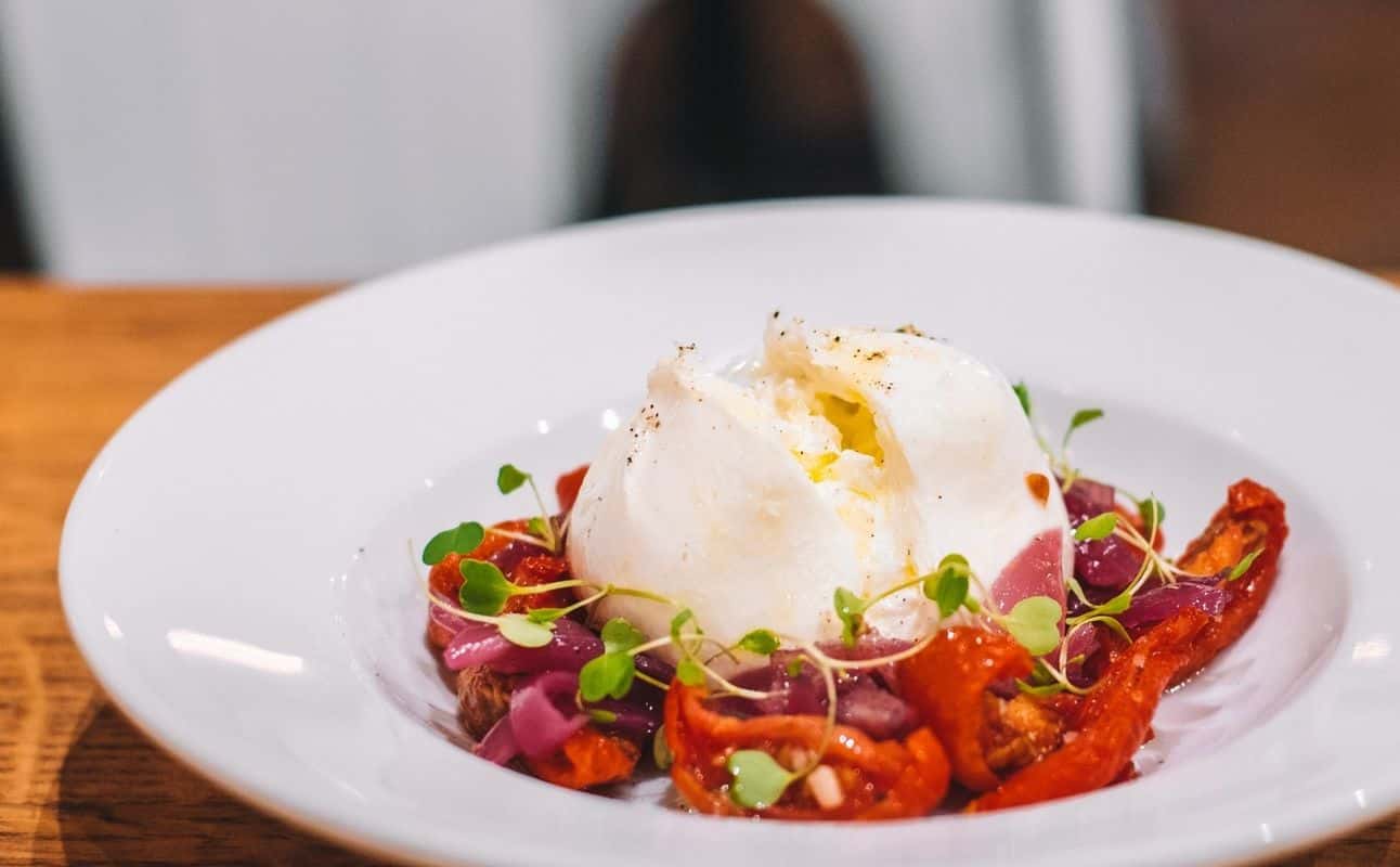 Enjoy Italian, Small plates, Gluten Free options, Vegetarian options, Restaurant, Indoor & outdoor seating, Street parking, Highchairs available, Free wifi, Table service, Dog friendly, $$, Families and Groups cuisine at Casa Tua King's Cross in King's Cross, London